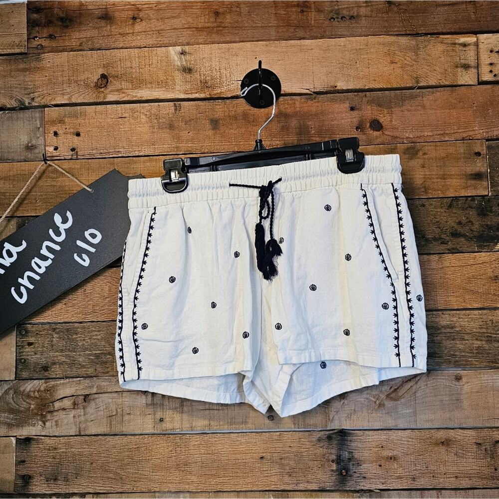 Old navy women's off  white linen shorts blue embroidery size M